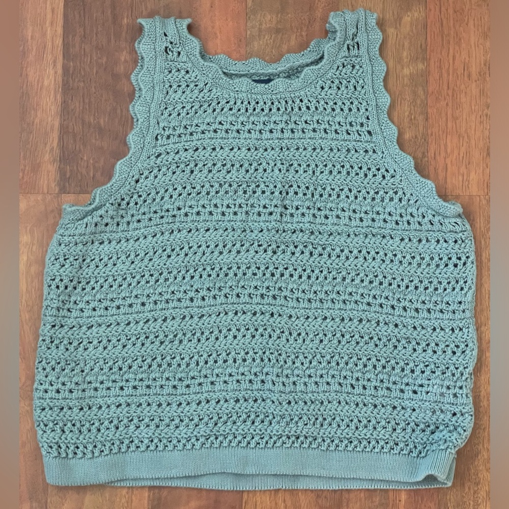 Gap crochet sweater tank vest | Size M